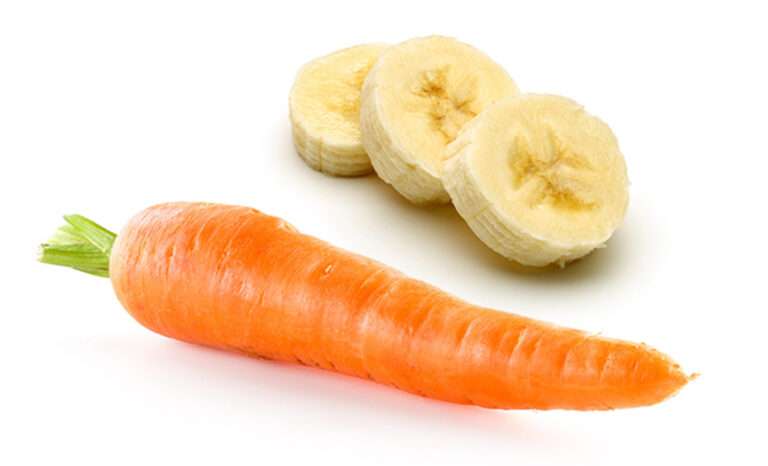 Frische Karotten- und Bananenscheiben; Obst & Gemüse