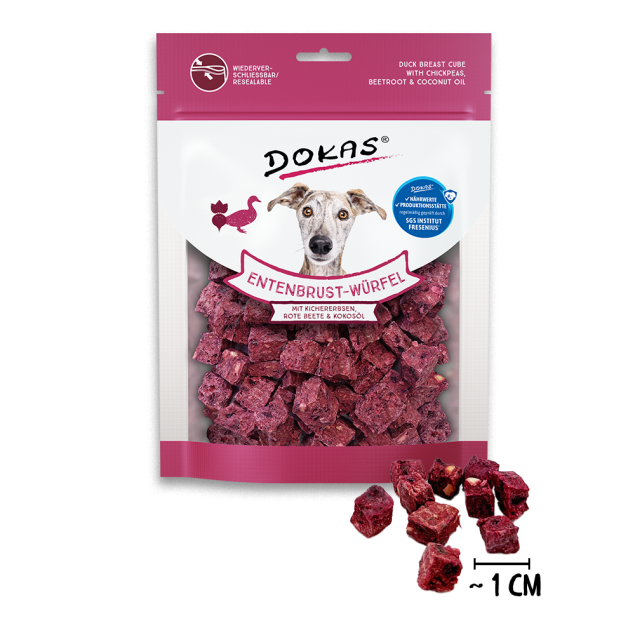 Dokas Hundeleckerlis in Entenbrustwürfelform mit Kichererbsen, Roter Bete und Kokosöl. Würfelgröße ca. 1 cm abgebildet.