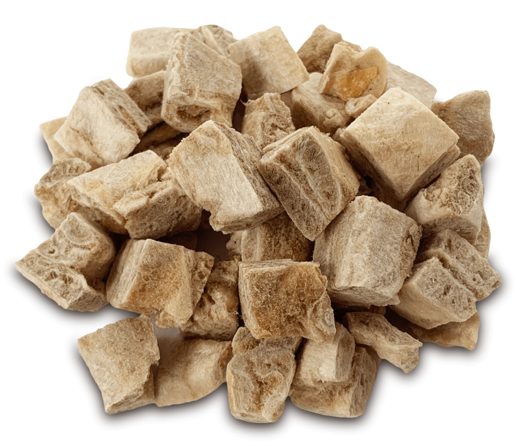 Gefriergetrocknete Rindfleischwürfel für Hunde. Proteinreiche Hundeleckerlis.